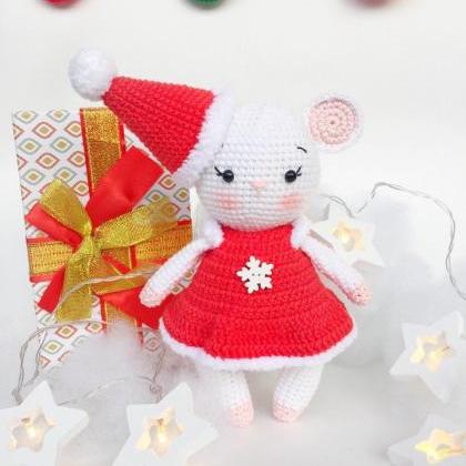 Crochet Mouse Toy Pattern Plush Amigurumi Pattern..